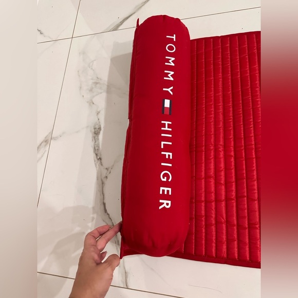 New Beach Pad Mat Tommy Hilfiger ￼ - Picture 3 of 6